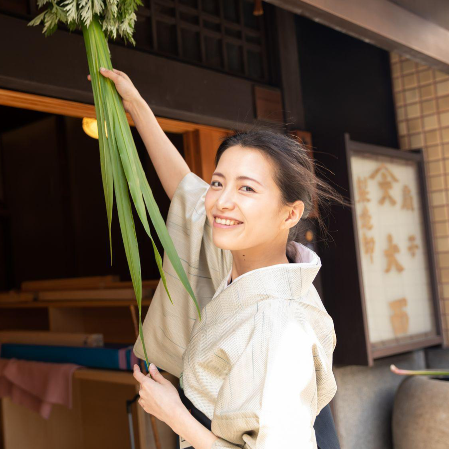 京都有名女将に学ぶ！～京扇子絵付け体験～