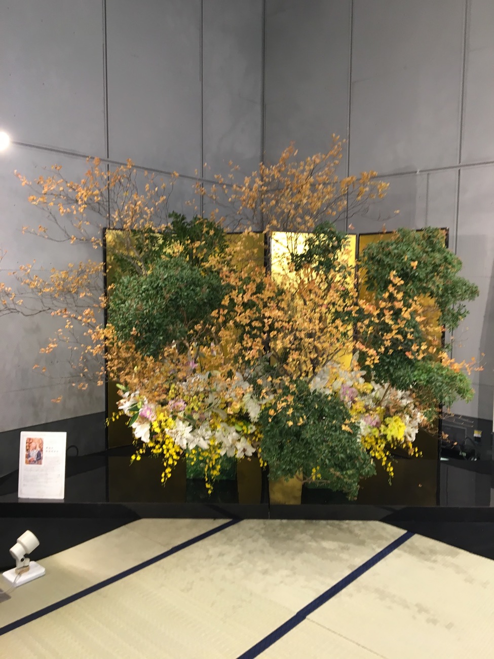 假屋崎省吾きものの世界 ～ きもの、そして花への愛 特別展示会「華