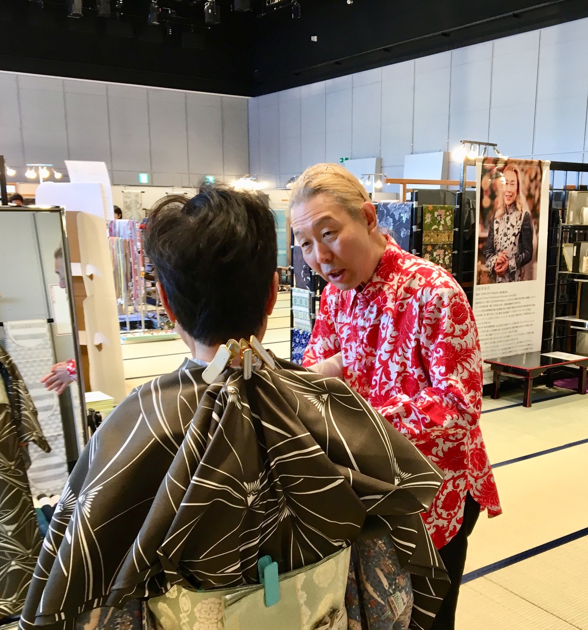 假屋崎省吾きものの世界 ～ きもの、そして花への愛 特別展示会「華