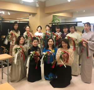 和のお花アレンジの会 2020年を寿ぐあでやかなお正月飾り  ”chamie chamie flower” 主宰・佐藤いづみ先生