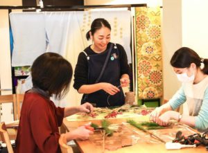 新年に向けて…ちょっとお洒落なしめ縄づくり体験　京都きもの市場 京都店 クリスマスイベントレポート