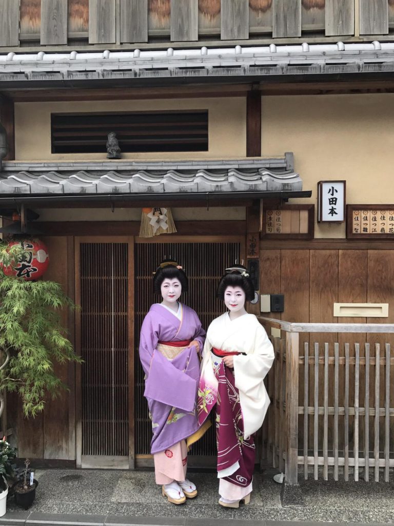 佳つ江ちゃんの衿替えの挨拶と一緒に
