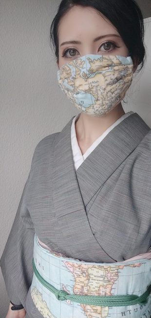薄ねずみ色の単衣