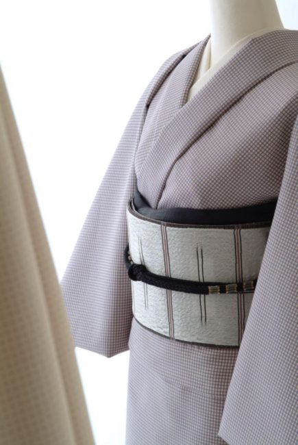 美しい半襟が着姿を決める