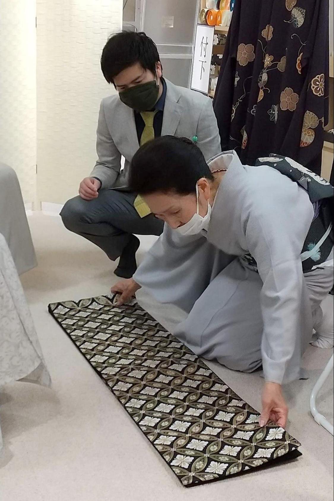 たとう紙用の長さに畳む方法