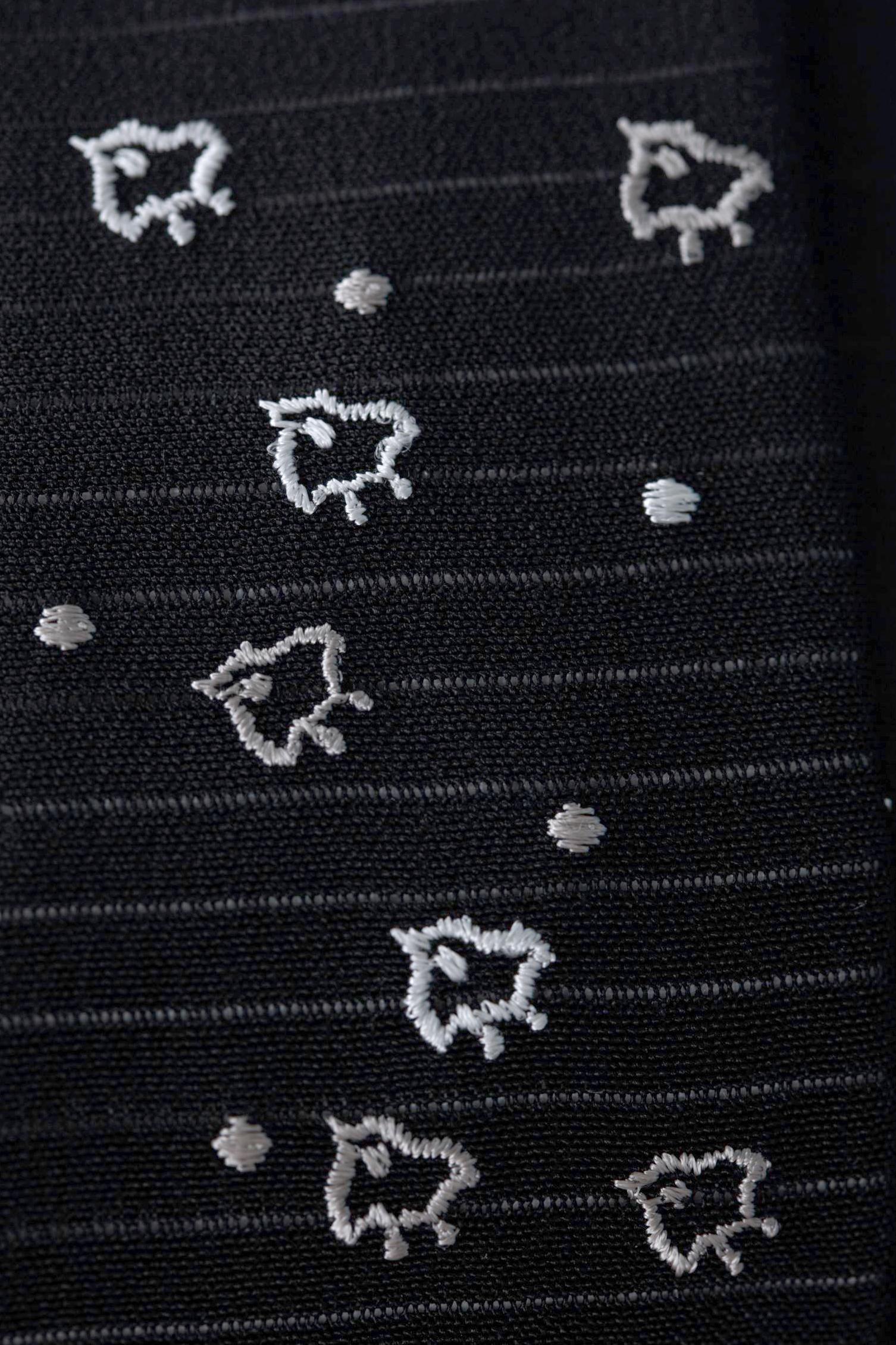 刺繍であしらわれた千鳥の帯揚げ