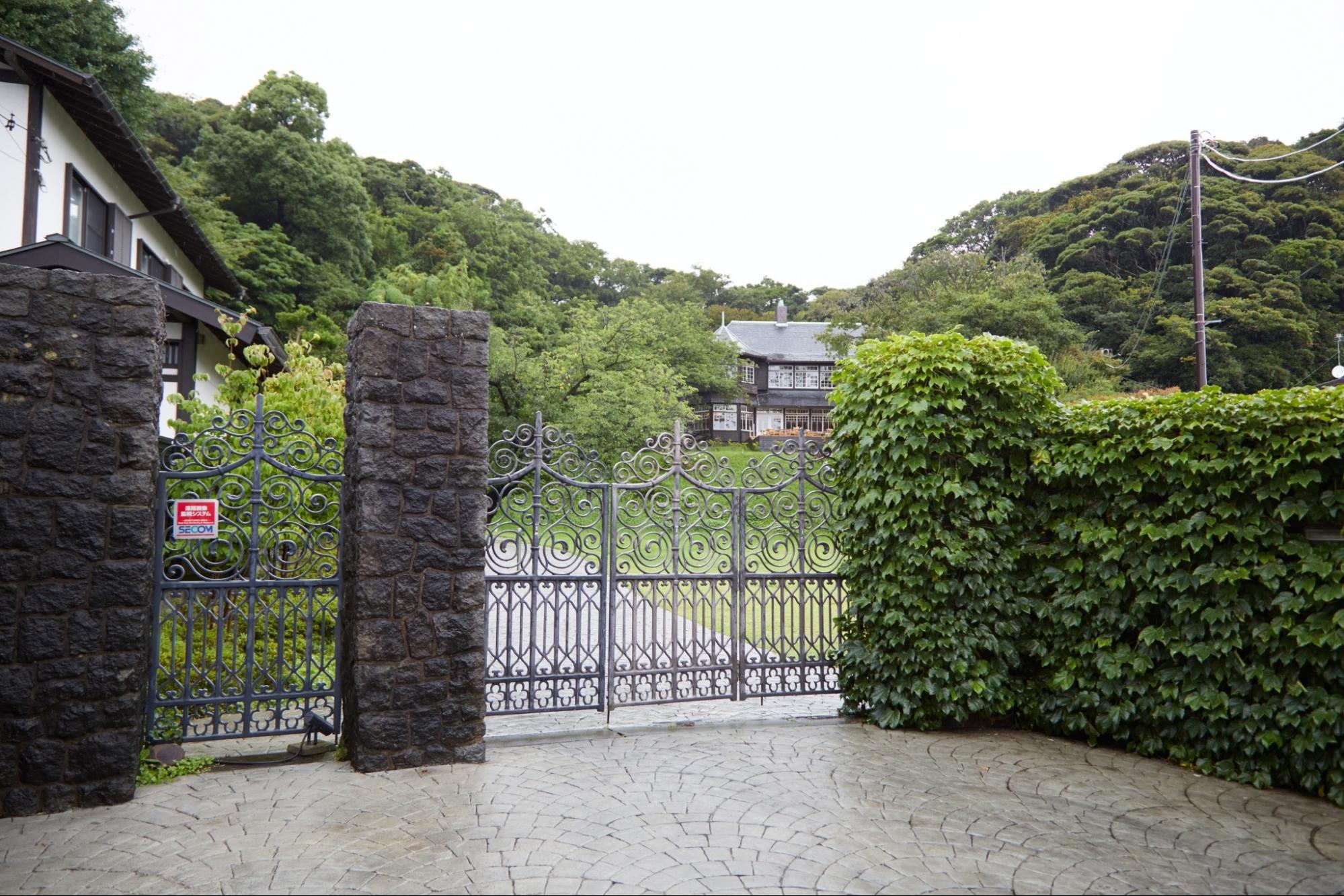 『古我邸』の門
