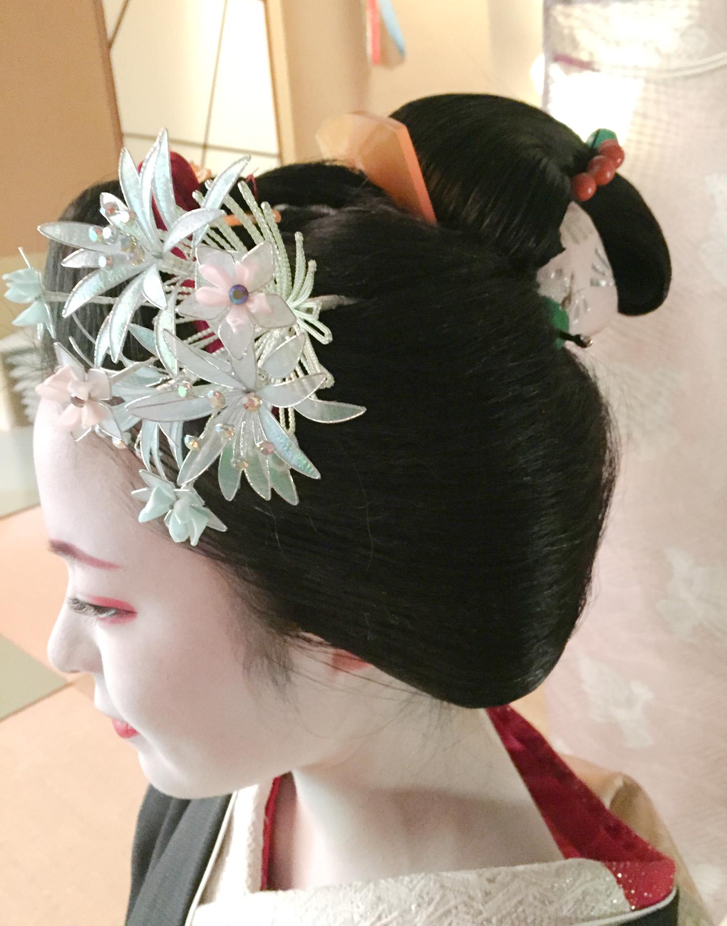 舞妓ちゃんは「奴」を結う