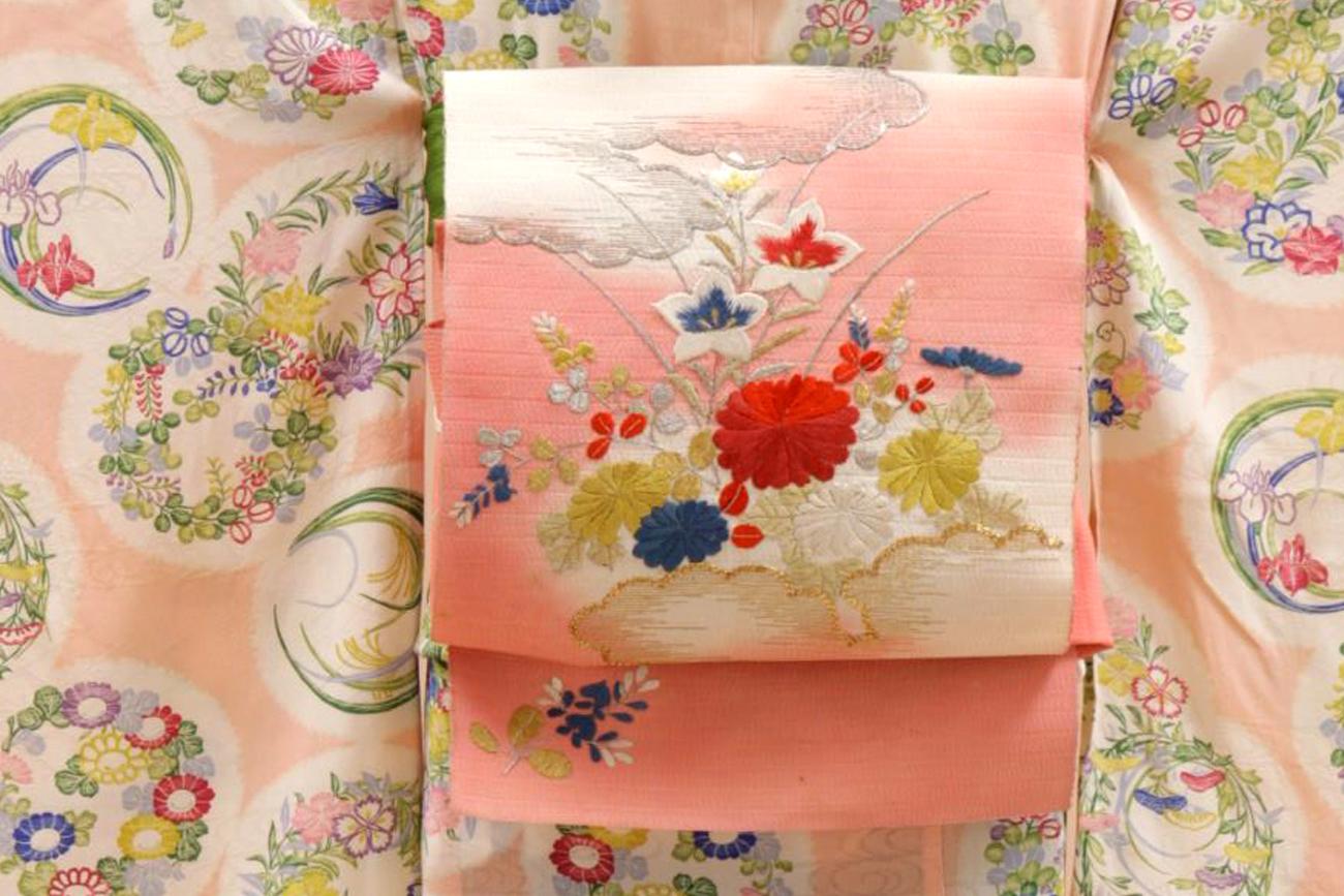 紬糸を使ったような絽綴れに刺繍の単衣帯