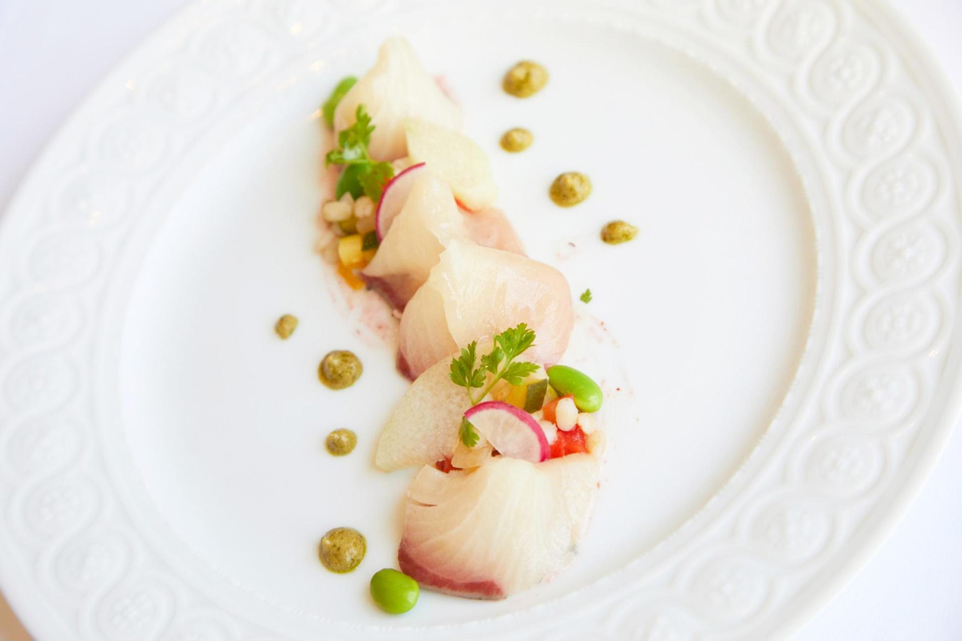 鰤と夏野菜のインサラータ バジルと梅のソース