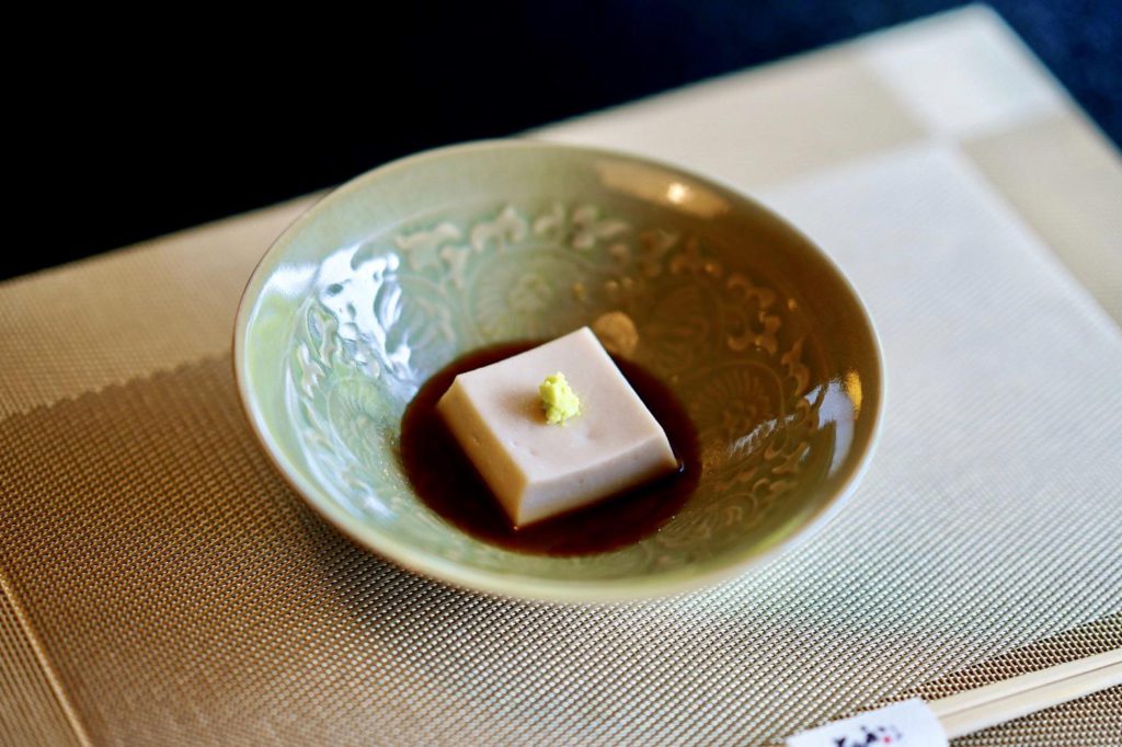 胡麻のアジが凝縮された名物の「胡麻とうふ」