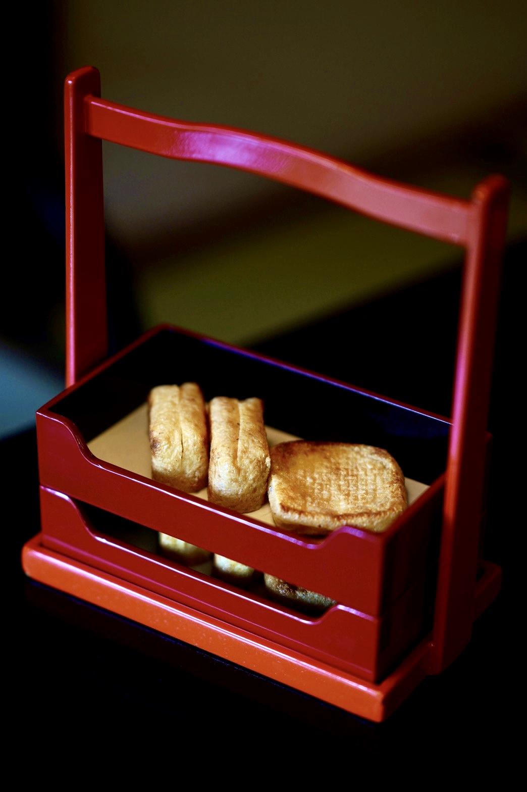 とうふ屋うかい名物のおあげ「あげ炭火焼」