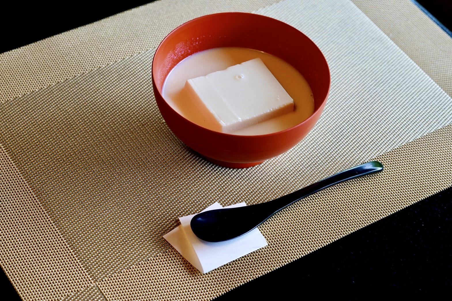 豆腐のまろやかで優しい味わいに、上品な鯛のコク。これは絶品！