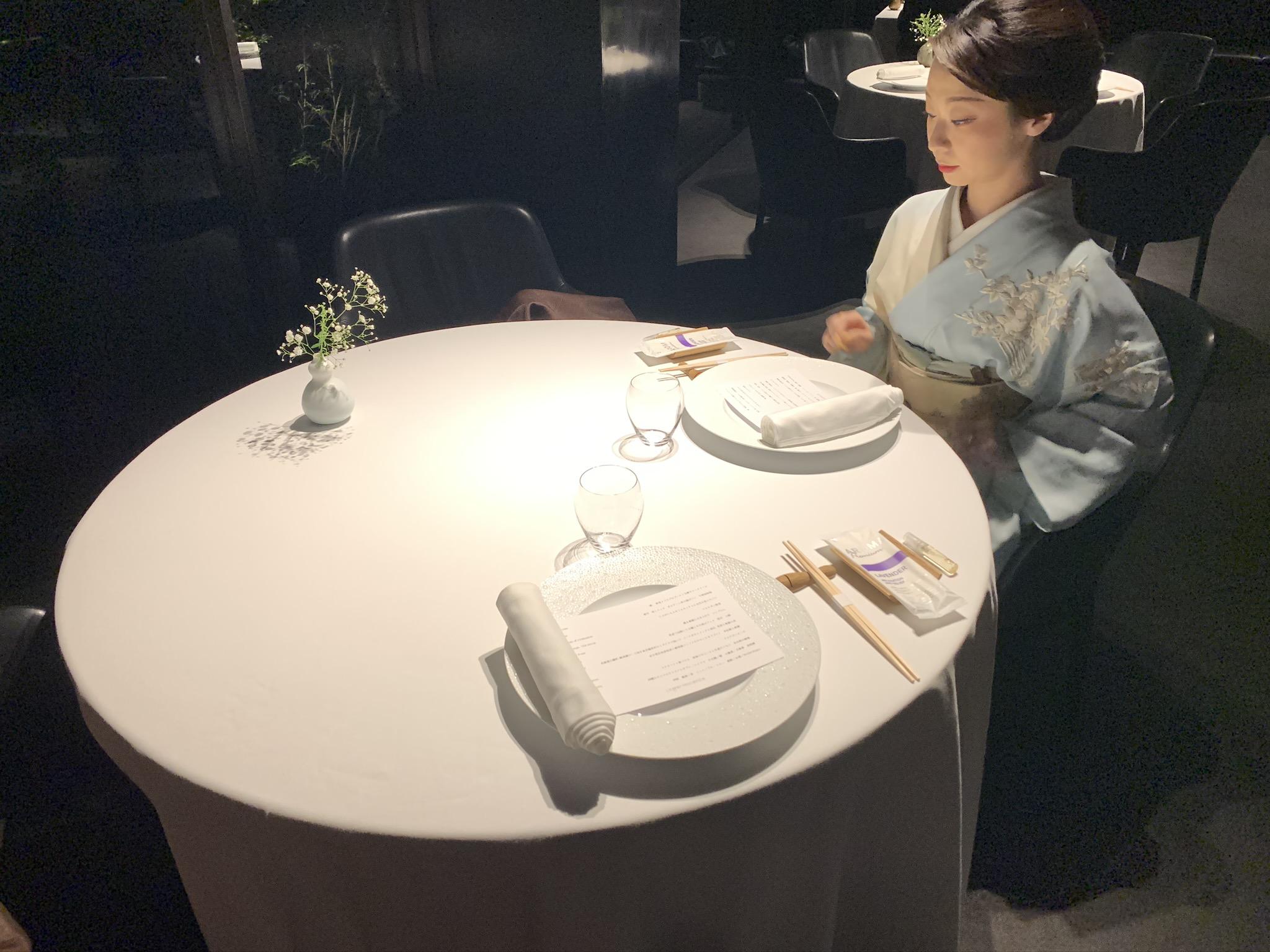テーブル着席