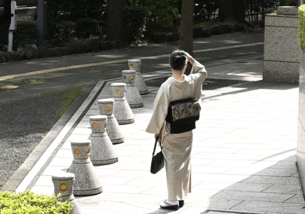 上田紬の格子のさりげなさ