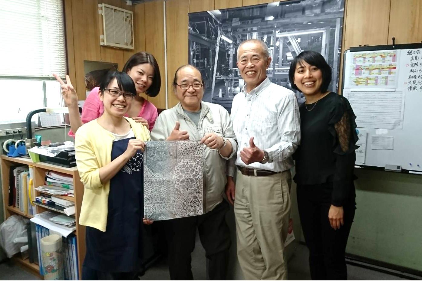 工場長から博多織のハギレを頂きました。