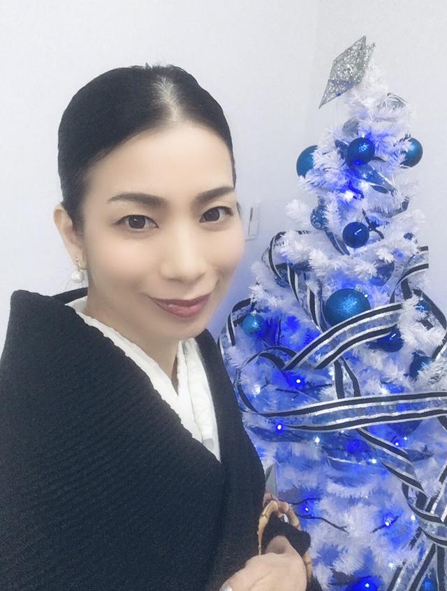 ブルーを主役にコーディネートするのも注目を集めそう！