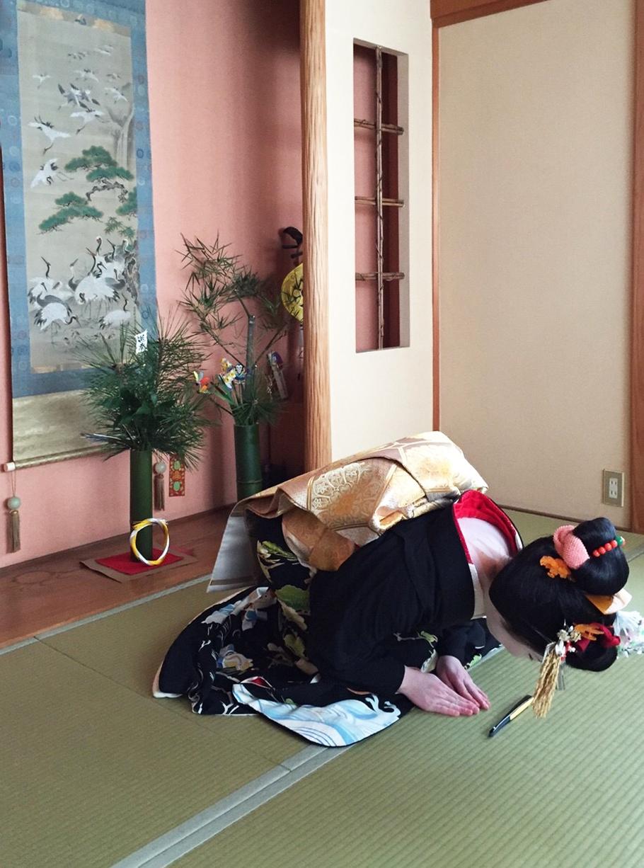 明けましておめでとうさんどす！ 「京都・祇園甲部芸妓、佳つ雛