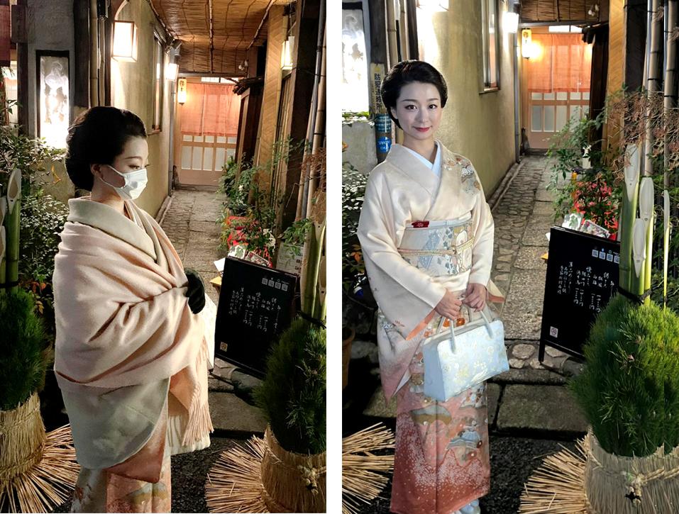 お店の前で