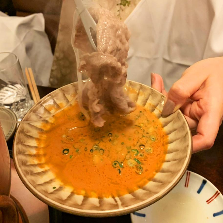 ニンニクが効いた少し辛めの胡麻ダレ