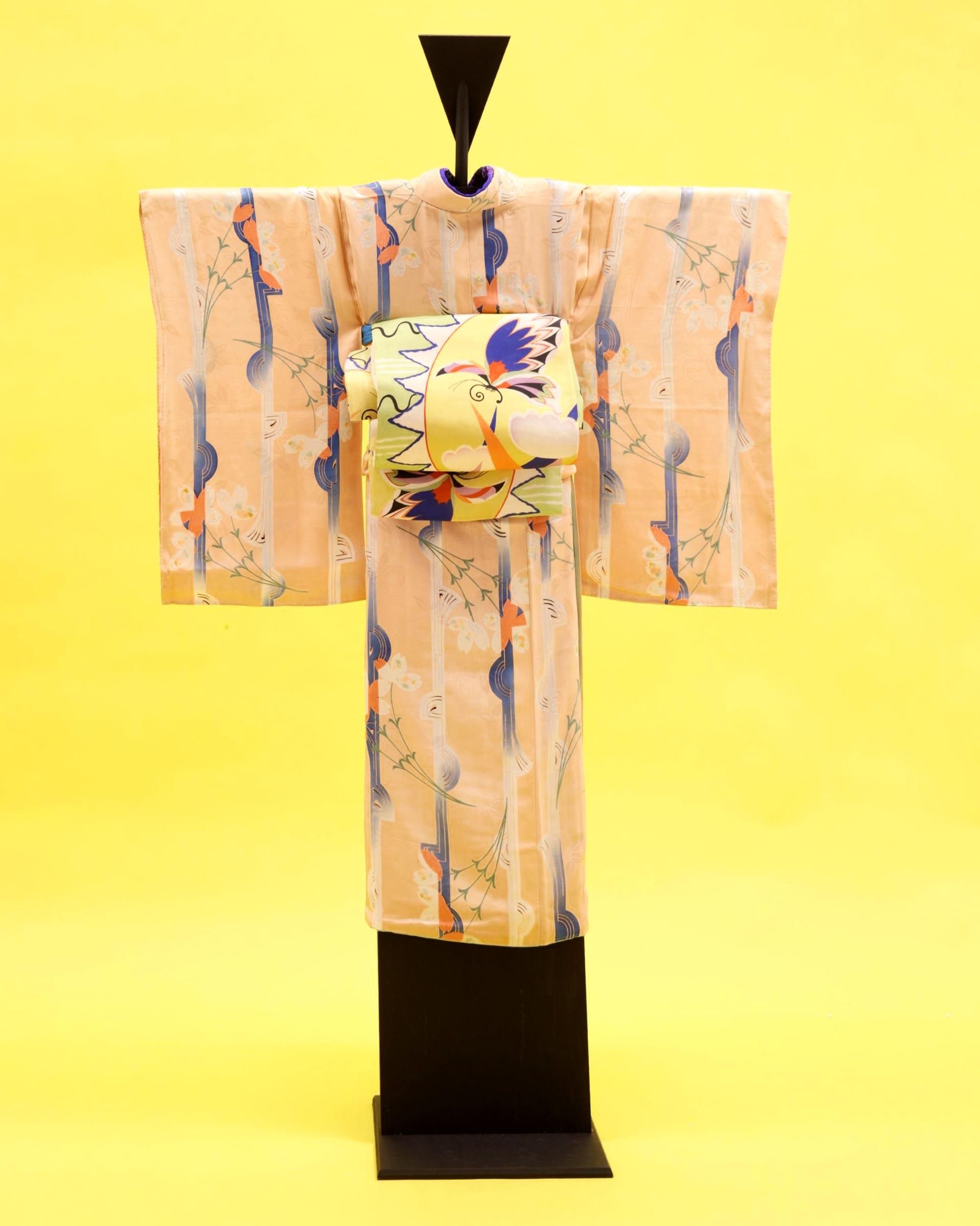 ひっそりと雛祭りを楽しむことにしたいと考えたのがこのコーディネート。