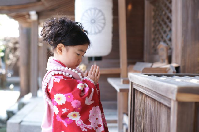 七五三の着物で必要なものとは?三歳の女の子におすすめの着物を 七五三の着物で必要なものとは?三歳の女の子におすすめの着物を