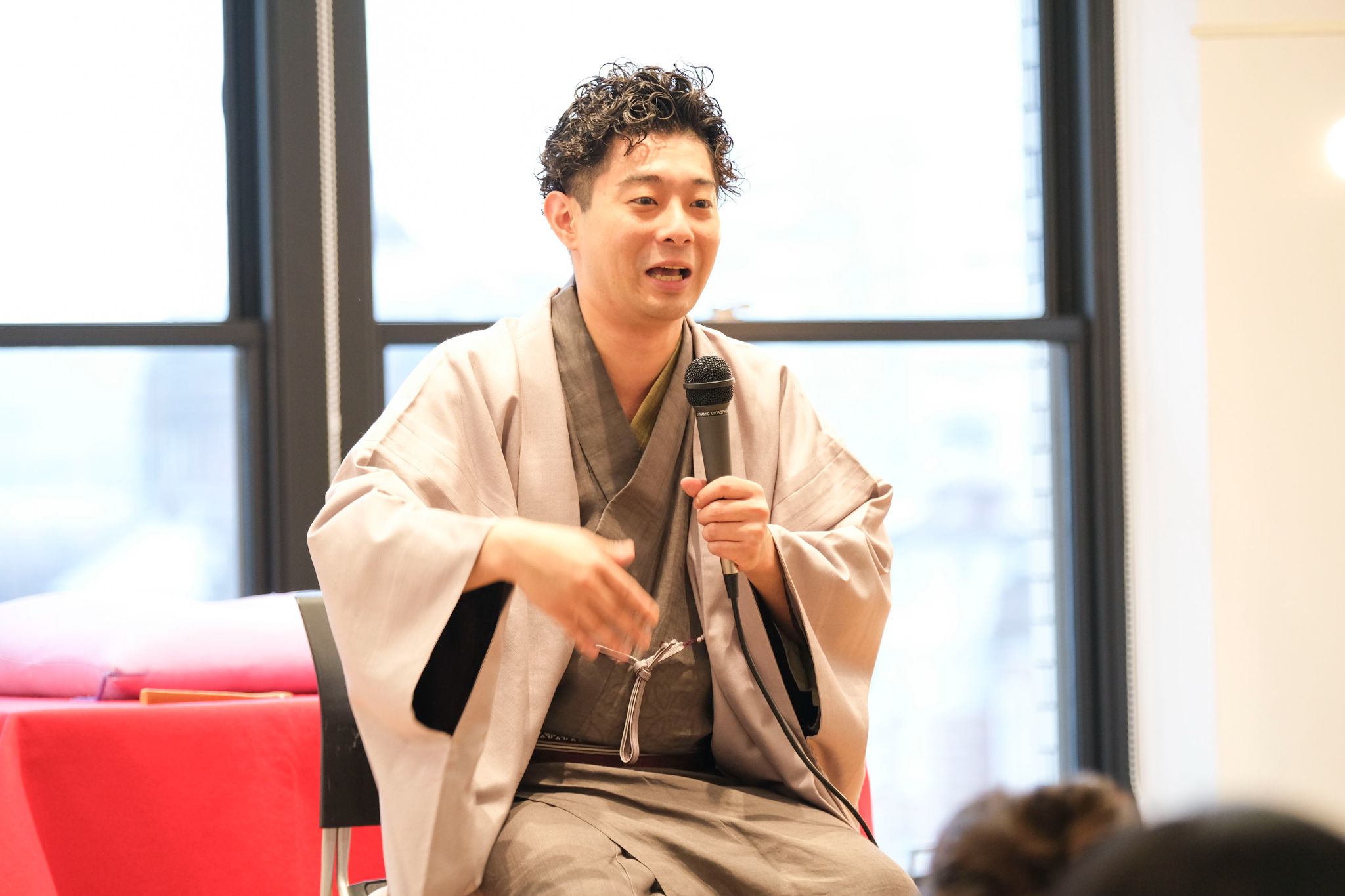 着物についてのエピソードを語る三代目・柳亭小痴楽さん②