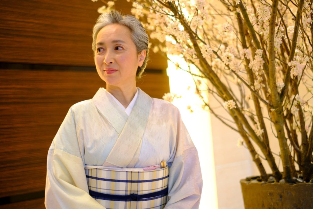 着物へのハードルを取っ払いたい ナレーター 近藤サトさん 前編 着物 和 京都に関する情報ならきものと 着物へのハードルを取っ払いたい ナレーター 近藤サトさん 前編 着物 和 京都に関する情報ならきものと