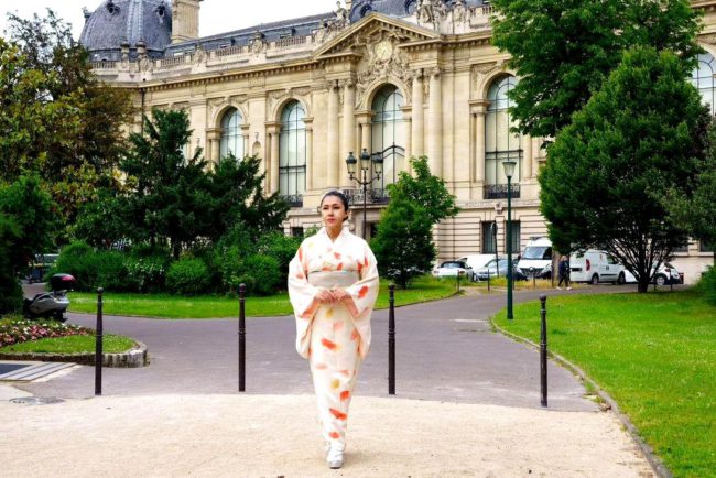 夏のパリ 観光名所を着物で Marimaedaの着物クリエーション Paris 撮影スポット編 Vol 7 着物 和 京都に関する情報ならきものと 夏のパリ 観光名所を着物で Marimaedaの着物クリエーション Paris 撮影スポット編 Vol 7 着物 和 京都に関する情報ならきものと
