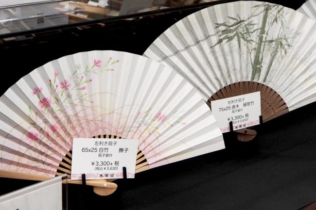 名古屋扇子は井上勘造親子が作り始めたのが始まり。