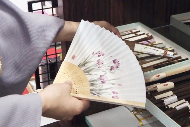 思わず目移りしてしまう扇子の数々