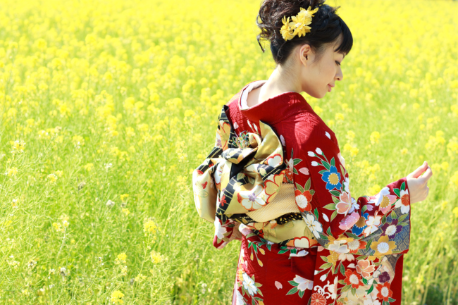 おすすめの赤の振袖5選！合わせたい小物・ヘアメイクもご紹介