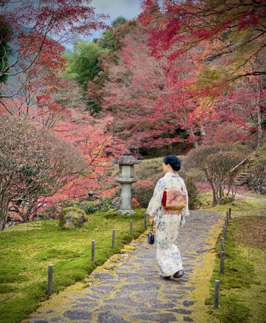 白龍園、潤子後ろ姿