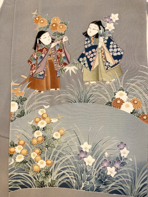 紬などの織の着物は避けたほうが良いでしょう。