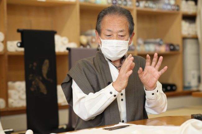 58年間、金彩一筋でやってきた志賀さん