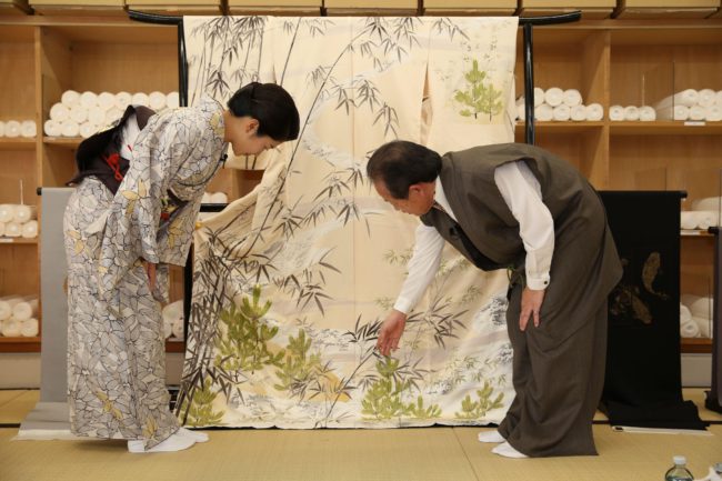 金彩を施すことにより、さらに着物が美しく上品に仕上がります