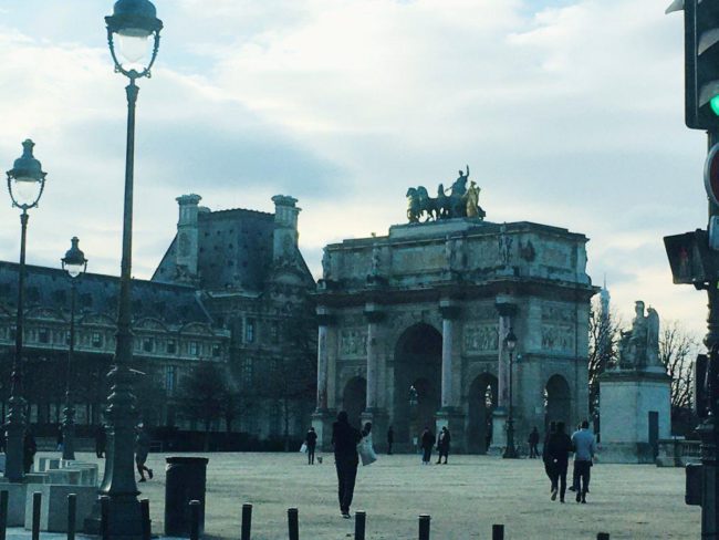 フランス様式の庭園で、開放的な空間です。