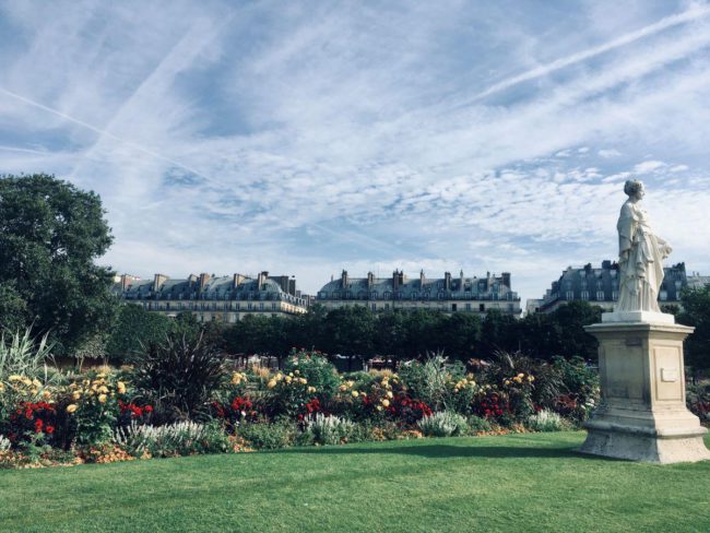美しくフランスらしい庭園内。