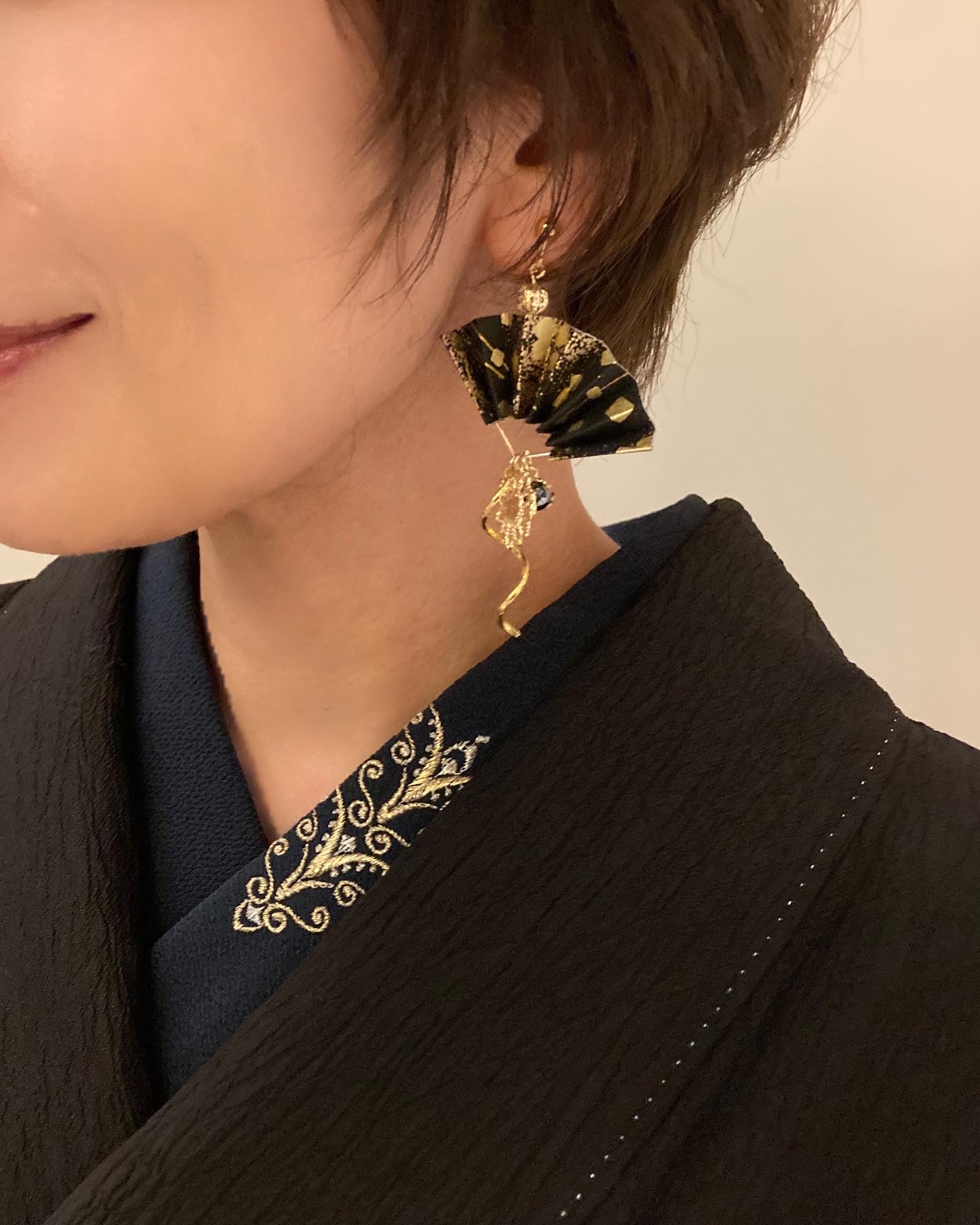 つける方が華やかさが増す。