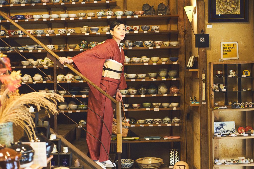 壁面のお茶碗