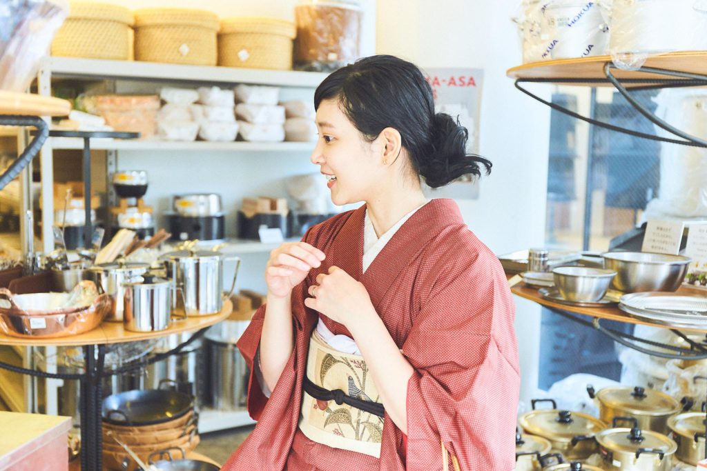 店員さんから説明を受けます