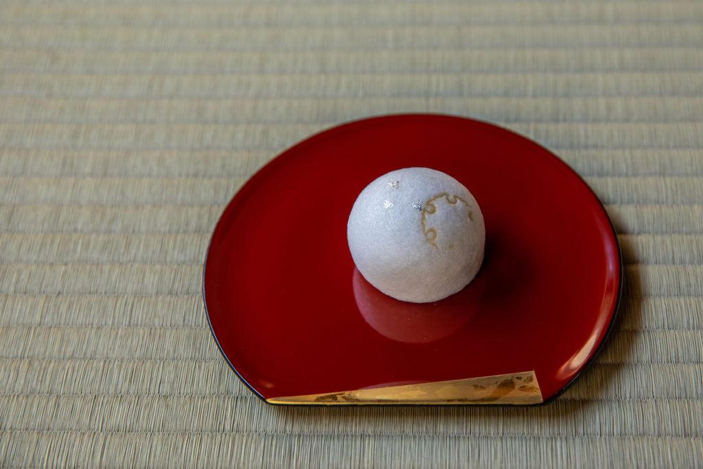 雪輪の薯蕷饅頭