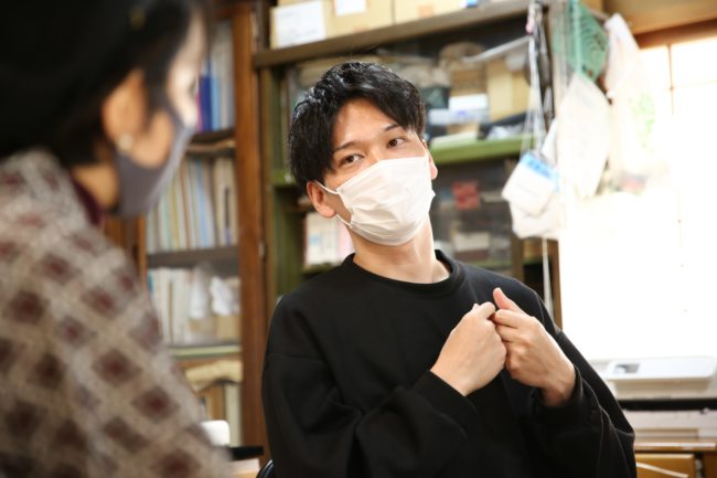 説明する拓也さん