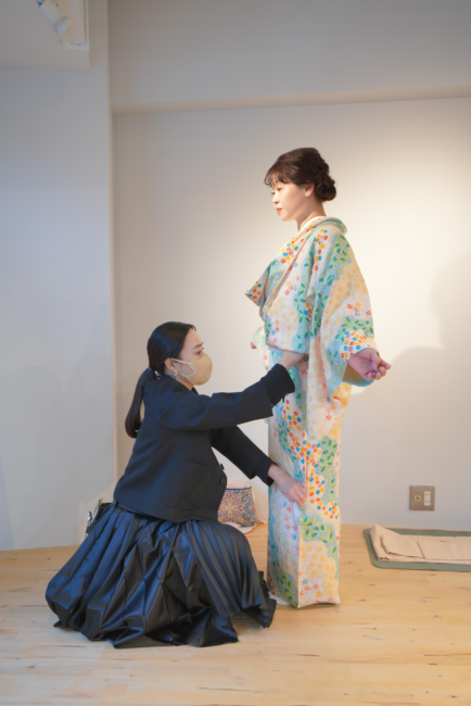 シック系紬から、小花柄の“愛されお嬢さん”に 「コバヤシクミの