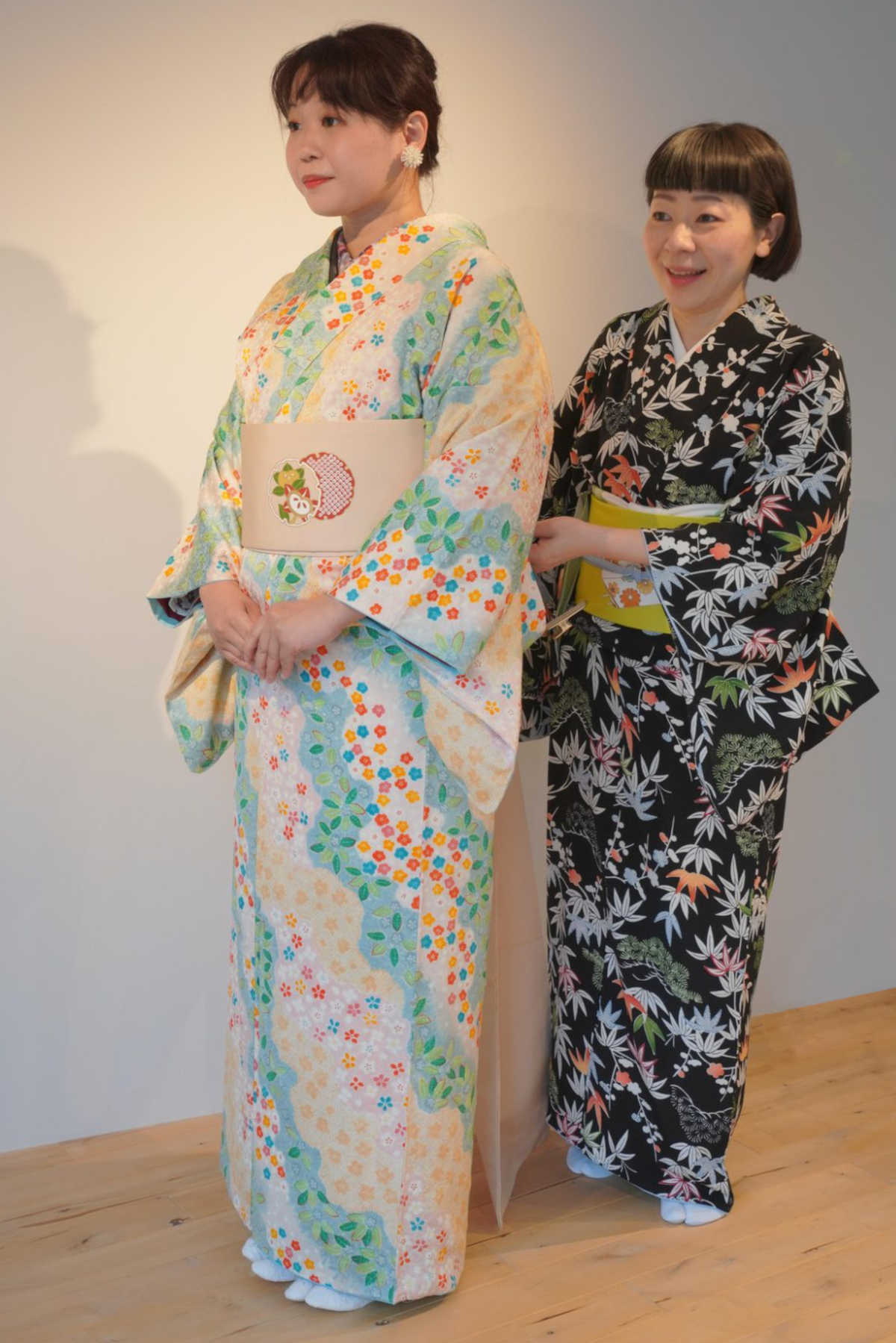 シック系紬から、小花柄の“愛されお嬢さん”に 「コバヤシクミのパーソナルスタイリング」 vol.2｜コラム｜きものと（着物メディア）│きもの が紡ぐ豊かな物語。－京都きもの市場