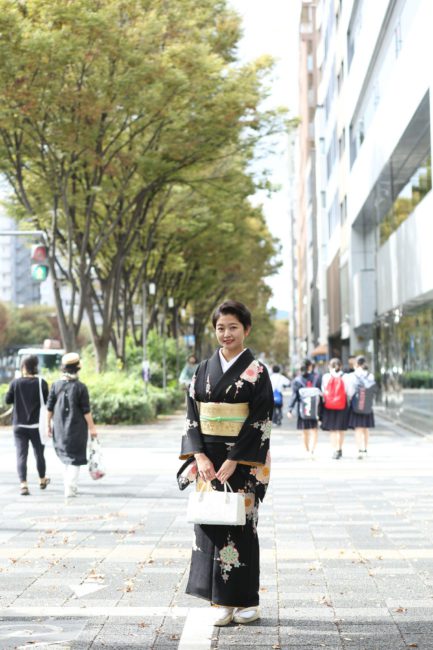 今回の撮影で紗月さんが選んだのは黒地の小紋