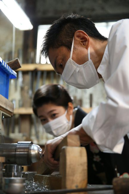 こんなに職人さんの作業を近くで見られることはそうそうありません！