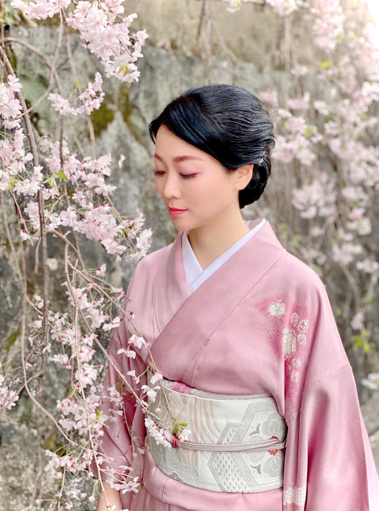 枝垂れ桜と潤子さん