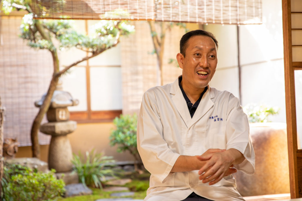 塩芳軒5代目当主・高家啓太さん