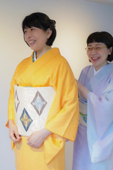 鶴菱の帯を当てる
